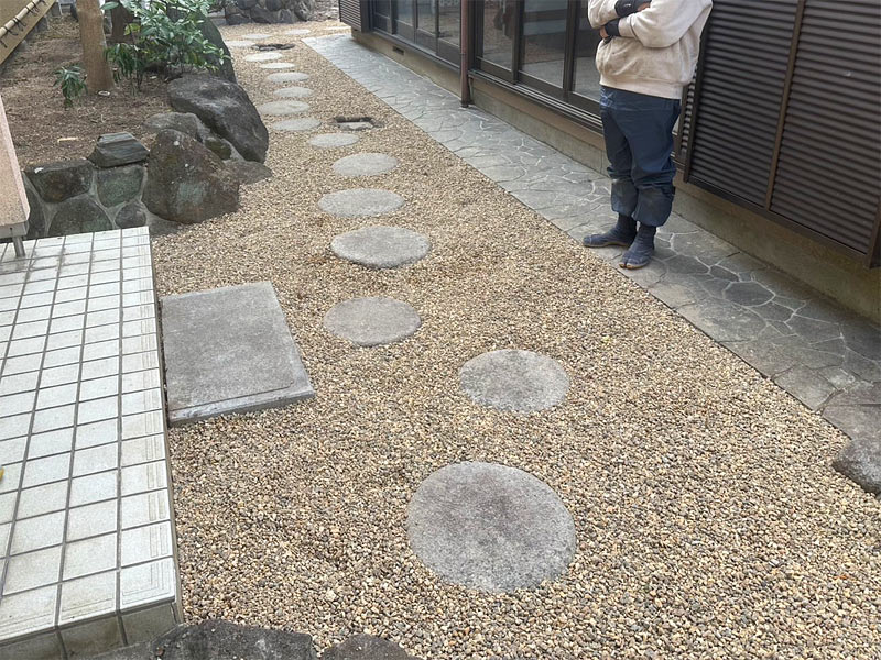 防草シート+砂利施工